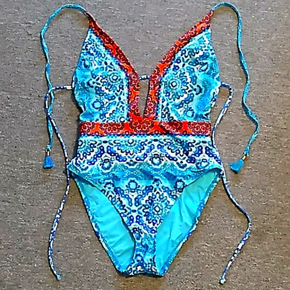 La Blanca Other - La Blanca Gorgeous Deep Plunge One Piece Swim Suit